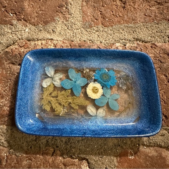 Vintage Blue Glittery Floral Dried Flowers Resin Lucite Soap Dish Trinket Decor - Picture 1 of 10